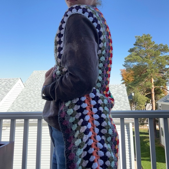 Crochet vest - Picture 4 of 5